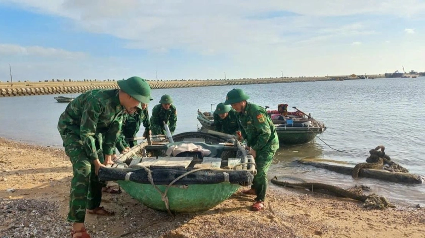 Biên phòng Quảng Ninh, Hải Phòng căng mình giúp dân phòng chống bão Ragasa - Ảnh 4.