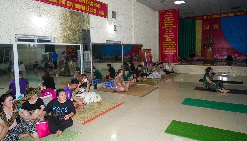 Đối phó với bão Ragasa, Quảng Ninh tạm ngừng cấp phép tàu trên vùng biển - Ảnh 4.