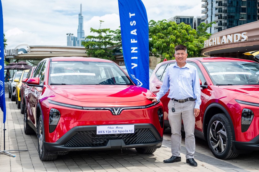 Khách mua 250 xe VinFast Limo Green: “Xe điện tối ưu lợi nhuận tốt hơn hẳn xe xăng”- Ảnh 1.