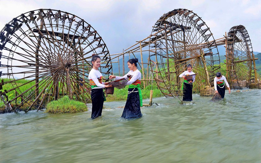 Đa dạng sản phẩm du lịch góp phần thúc đẩy ngành công nghiệp "không khói" Thanh Hoá phát triển - Ảnh 6.