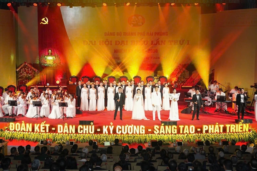 Thủ tướng dự Khai mạc Đại hội đại biểu Đảng bộ thành phố Hải Phòng lần thứ I, nhiệm kỳ 2025 - 2030 - Ảnh 5.