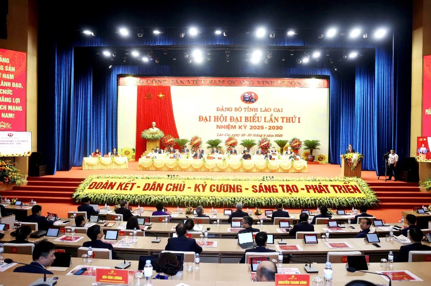 Khai mạc Đại hội đại biểu Đảng bộ tỉnh Lào Cai lần thứ I, nhiệm kỳ 2025 - 2030- Ảnh 1.