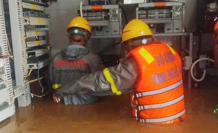 Viettel Nghệ An thông tin mạng gián đoạn sau bão số 10 hoành hành - Ảnh 1.
