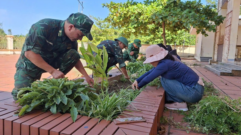 Rộn ràng Lễ khai giảng ở ngôi trường nhỏ chỉ có 11 cô trò nơi biển khơi - Ảnh 4.