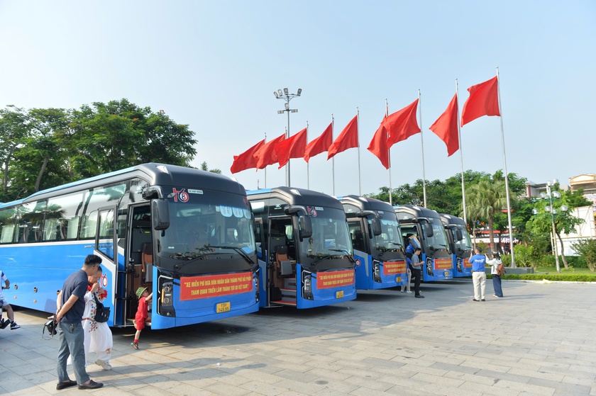 Hải Phòng bố trí phương tiện miễn phí để người dân tham quan Triển lãm thành tựu đất nước- Ảnh 1. Hải Phòng bố trí phương tiện miễn phí để người dân tham quan Triển lãm thành tựu đất nước- Ảnh 1.