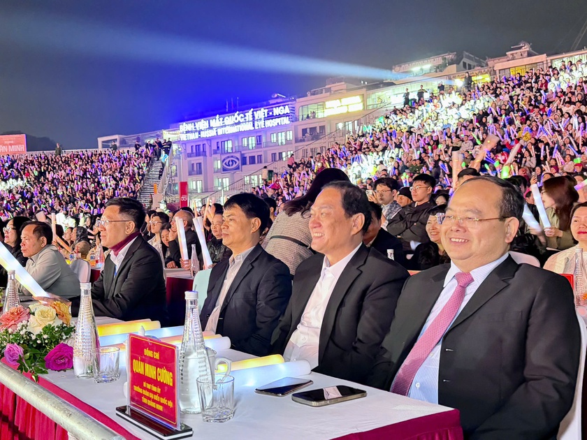 50.000 kh&aacute;n gi&aacute; b&ugrave;ng nổ cảm x&uacute;c tại chương tr&igrave;nh nghệ thuật "Quảng Ninh - Ch&agrave;o năm mới 2026" - Ảnh 2.