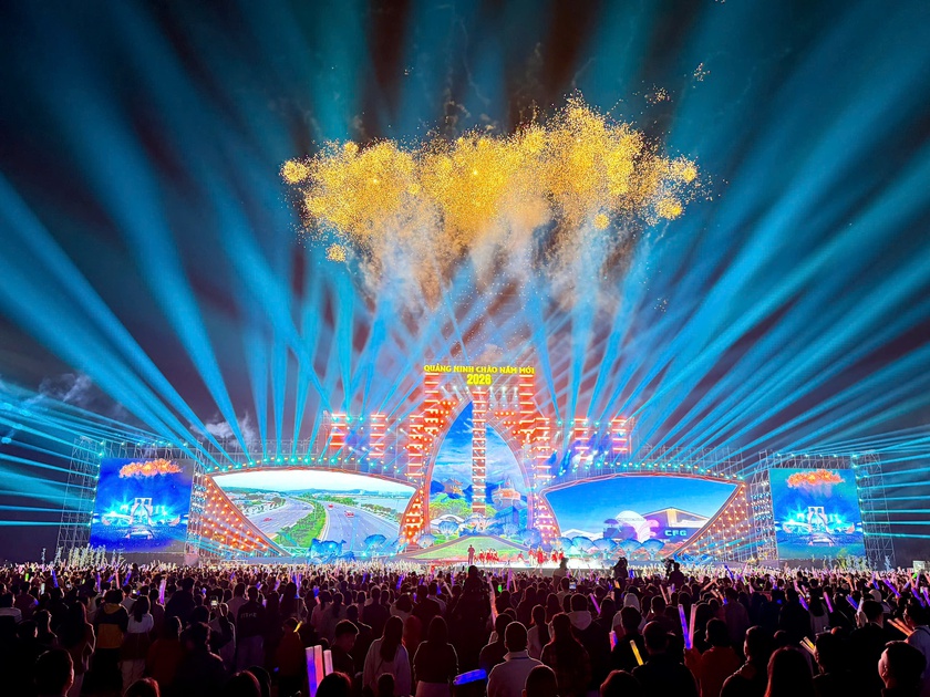 50.000 kh&aacute;n gi&aacute; b&ugrave;ng nổ cảm x&uacute;c tại chương tr&igrave;nh nghệ thuật "Quảng Ninh - Ch&agrave;o năm mới 2026" - Ảnh 3.