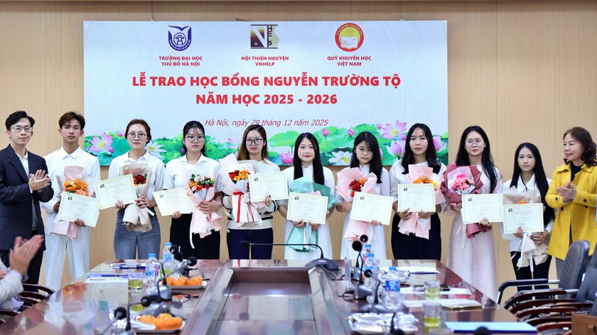 Quỹ Khuyến học Việt Nam v&agrave; Quỹ VNHELP trao học bổng Nguyễn Trường Tộ cho sinh vi&ecirc;n ti&ecirc;u biểu - Ảnh 1.
