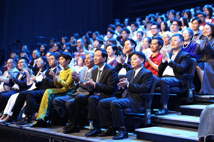 &ldquo;Kh&aacute;t vọng Hải đăng&rdquo;: T&ocirc;n vinh những con người thắp s&aacute;ng tương lai bằng tr&iacute; tuệ v&agrave; l&ograve;ng ki&ecirc;n định - Ảnh 2.