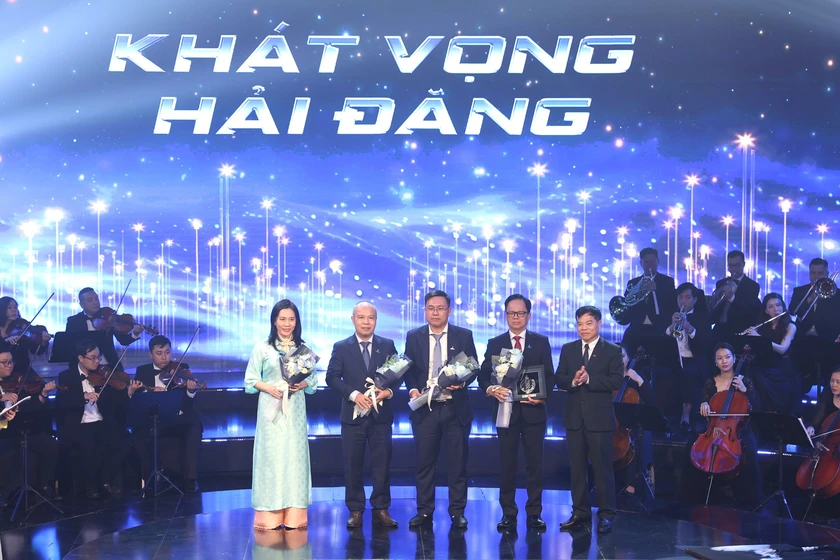 &ldquo;Kh&aacute;t vọng Hải đăng&rdquo;: T&ocirc;n vinh những con người thắp s&aacute;ng tương lai bằng tr&iacute; tuệ v&agrave; l&ograve;ng ki&ecirc;n định - Ảnh 1.