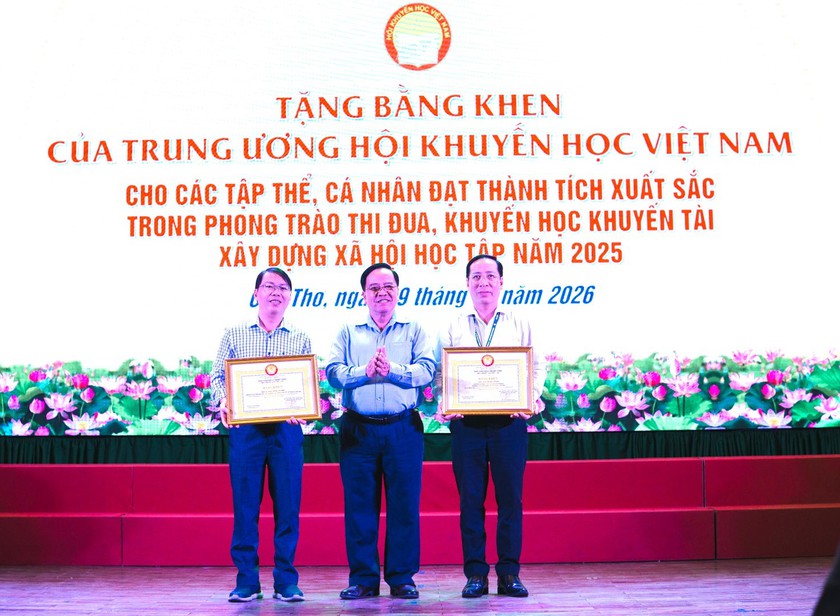 Hội Khuyến học Th&agrave;nh phố Cần Thơ trao 95 suất học bổng khuyến học, khuyến t&agrave;i năm 2026 - Ảnh 1.