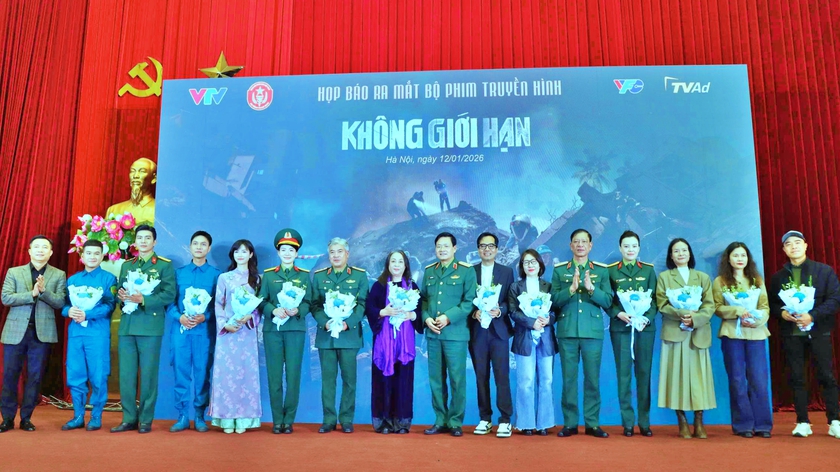 "Kh&ocirc;ng giới hạn" khắc hoạ người l&iacute;nh thời b&igrave;nh - Ảnh 1.