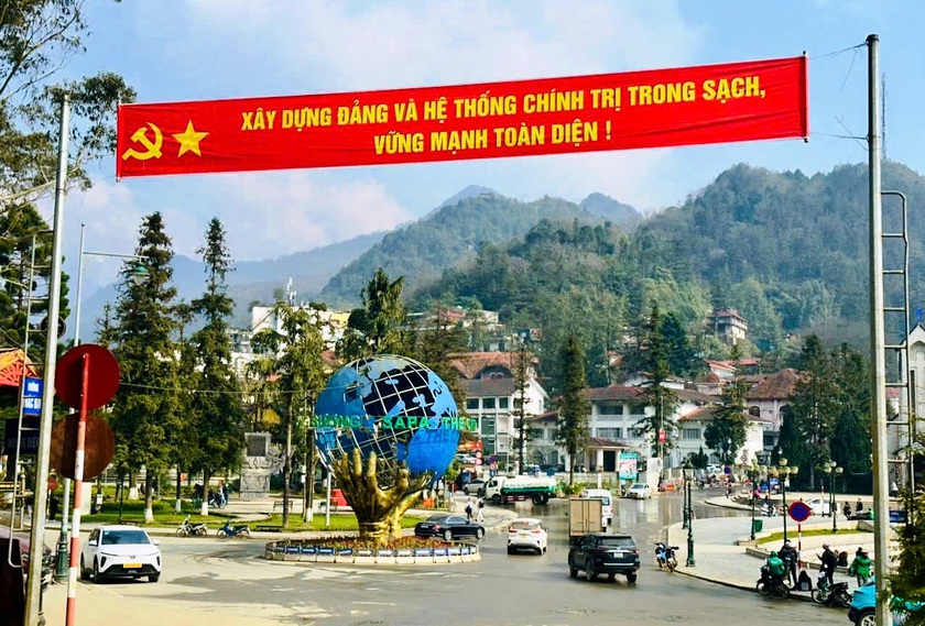 L&agrave;o Cai rực rỡ cờ hoa ch&agrave;o mừng Đại hội Đảng to&agrave;n quốc lần thứ XIV - Ảnh 12.