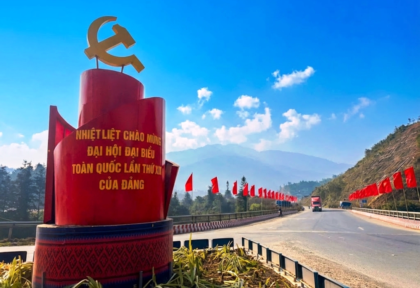 L&agrave;o Cai rực rỡ cờ hoa ch&agrave;o mừng Đại hội Đảng to&agrave;n quốc lần thứ XIV - Ảnh 5.