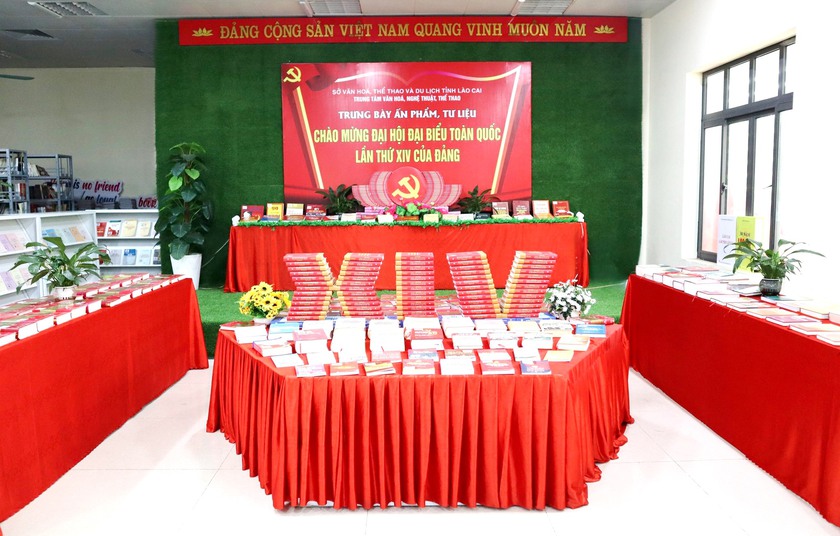 L&agrave;o Cai trưng b&agrave;y hơn 300 ấn phẩm, tư liệu qu&yacute; ch&agrave;o mừng Đại hội đại biểu to&agrave;n quốc lần thứ XIV của Đảng - Ảnh 2.