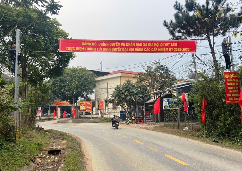 L&agrave;o Cai rực rỡ cờ hoa ch&agrave;o mừng Đại hội Đảng to&agrave;n quốc lần thứ XIV - Ảnh 3.