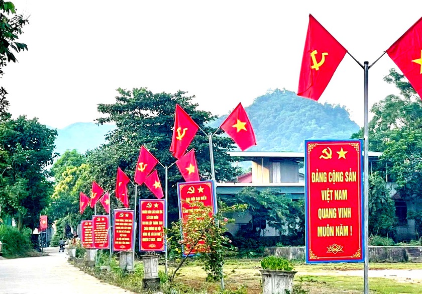 L&agrave;o Cai rực rỡ cờ hoa ch&agrave;o mừng Đại hội Đảng to&agrave;n quốc lần thứ XIV - Ảnh 1.