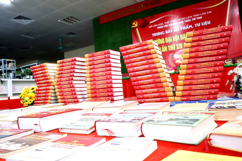L&agrave;o Cai trưng b&agrave;y hơn 300 ấn phẩm, tư liệu qu&yacute; ch&agrave;o mừng Đại hội đại biểu to&agrave;n quốc lần thứ XIV của Đảng - Ảnh 5.