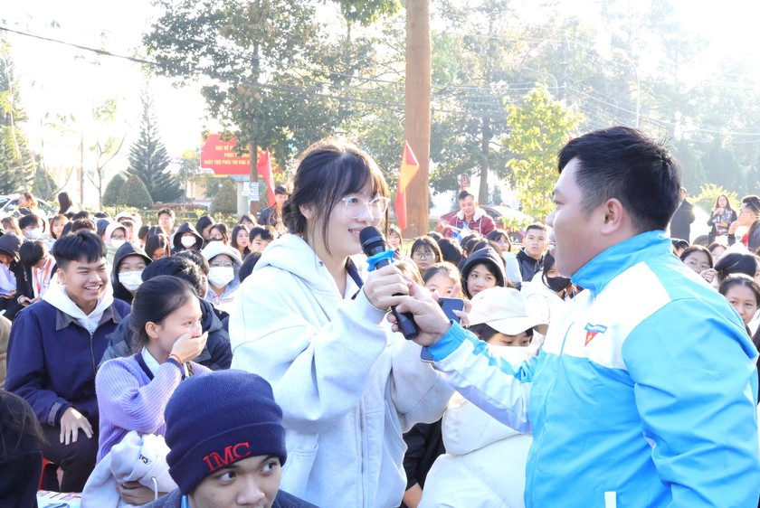 Siết điểm cộng IELTS cần l&agrave;m r&otilde; việc vừa cộng điểm, vừa quy đổi - Ảnh 1.