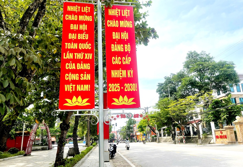 L&agrave;o Cai rực rỡ cờ hoa ch&agrave;o mừng Đại hội Đảng to&agrave;n quốc lần thứ XIV - Ảnh 2.