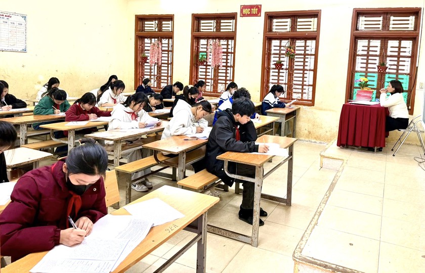 Sơn La r&uacute;t phương &aacute;n thi lớp 10 với tổ hợp 6 m&ocirc;n v&igrave; "chưa ph&ugrave; hợp" - Ảnh 1.