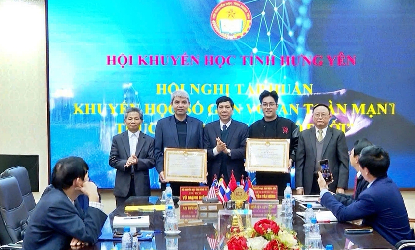 Hội Khuyến học Hưng Y&ecirc;n tập huấn "Khuyến học số gắn với an to&agrave;n internet, th&uacute;c đẩy học tập suốt đời" - Ảnh 3.