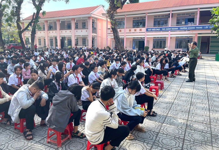 Tiếp tục kiện to&agrave;n c&ocirc;ng t&aacute;c tổ chức Hội khuyến học, trao học bổng cho học sinh kh&oacute; khăn - Ảnh 7.