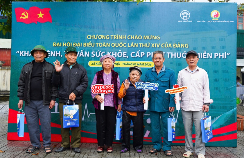 Học viện Y - Dược học cổ truyền Việt Nam kh&aacute;m bệnh, cấp ph&aacute;t thuốc miễn ph&iacute; cho hơn 2.500 người tại H&agrave; Nội- Ảnh 5.
