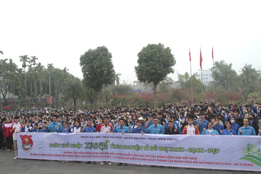 Tuổi trẻ Đại học Th&aacute;i Nguy&ecirc;n ra qu&acirc;n vệ sinh m&ocirc;i trường, chỉnh trang đ&ocirc; thị - Ảnh 6.