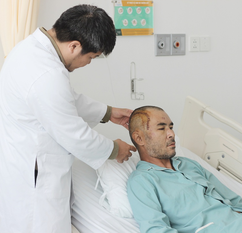 Đại phẫu trong đ&ecirc;m cứu sống du kh&aacute;ch nước ngo&agrave;i bị chấn thương sọ n&atilde;o nặng tại Ph&uacute; Quốc - Ảnh 2.