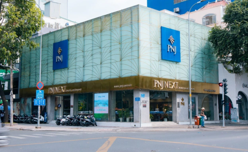 PNJ bị xử phạt do lập hơn 1.000 h&oacute;a đơn kh&ocirc;ng đ&uacute;ng thời điểm- Ảnh 1.