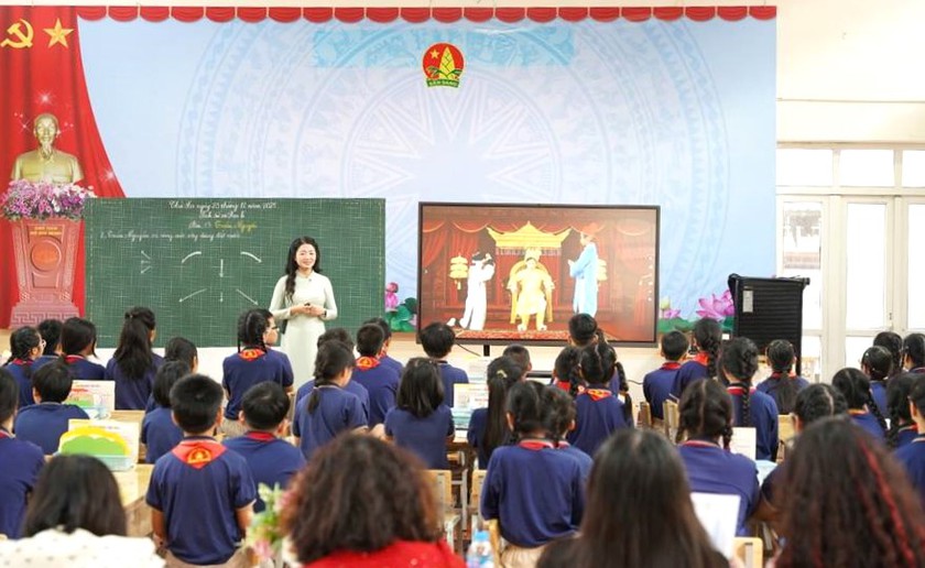 Hai nh&oacute;m gi&aacute;o vi&ecirc;n hợp đồng được thưởng Tết theo Nghị định số 73/2024/NĐ-CP - Ảnh 1.