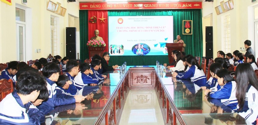Hội Khuyến học tỉnh Sơn La trao 100 suất học bổng "Tết cho em" nhân dịp Tết Nguyên đán Bính Ngọ 2026 - Ảnh 2.