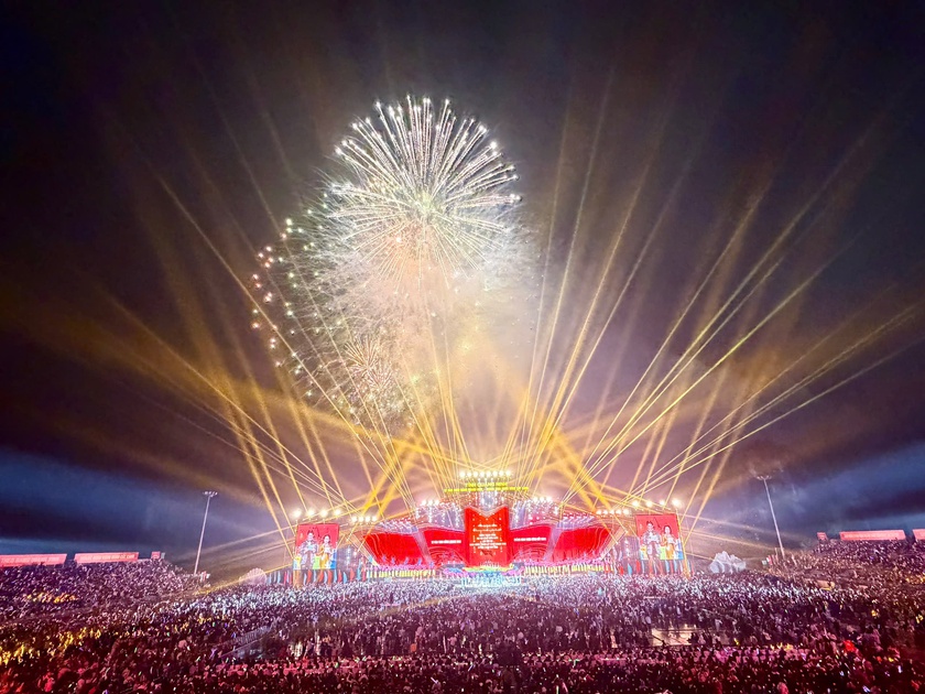 Quảng Ninh rực rỡ chương tr&igrave;nh nghệ thuật ch&agrave;o mừng th&agrave;nh c&ocirc;ng Đại hội XIV của Đảng - Ảnh 6.