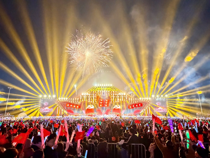 Quảng Ninh rực rỡ chương tr&igrave;nh nghệ thuật ch&agrave;o mừng th&agrave;nh c&ocirc;ng Đại hội XIV của Đảng - Ảnh 1.