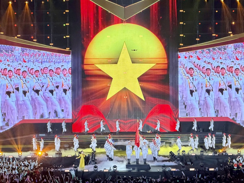 Quảng Ninh rực rỡ chương tr&igrave;nh nghệ thuật ch&agrave;o mừng th&agrave;nh c&ocirc;ng Đại hội XIV của Đảng - Ảnh 4.