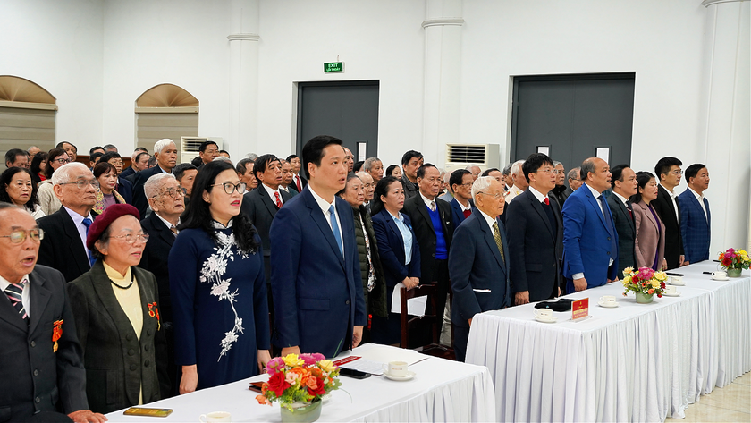 Đảng ủy phường Y&ecirc;n H&ograve;a trao Huy hiệu Đảng đợt 03/02/2026 - Ảnh 2.