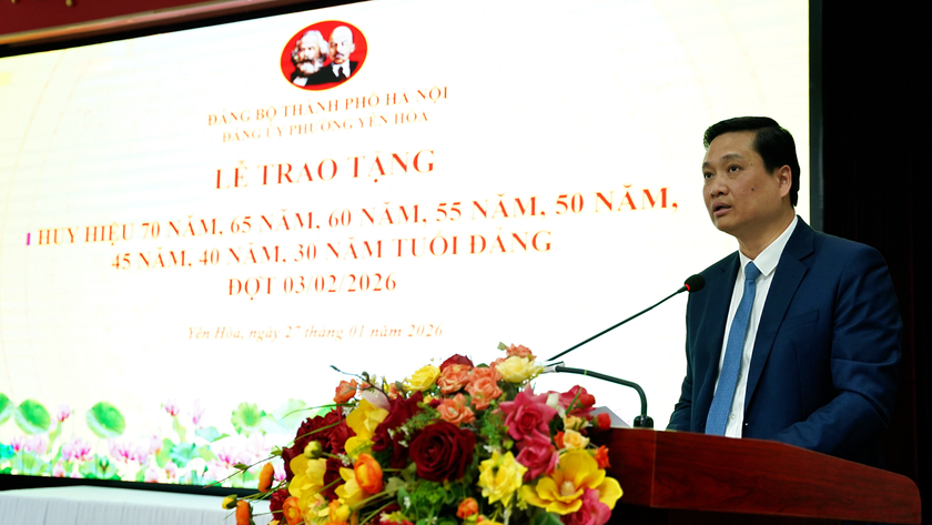 Đảng ủy phường Y&ecirc;n H&ograve;a trao Huy hiệu Đảng đợt 03/02/2026 - Ảnh 9.
