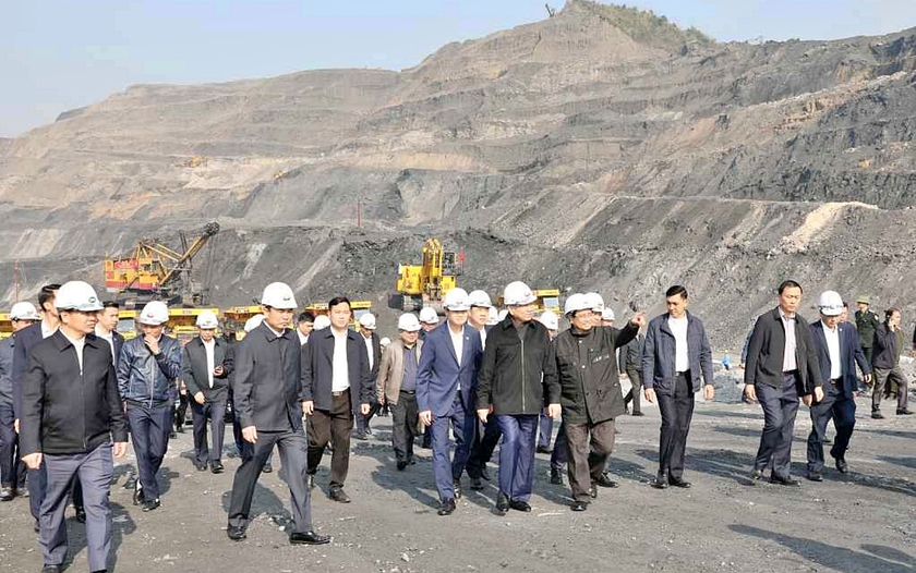 Tổng B&iacute; thư T&ocirc; L&acirc;m động vi&ecirc;n, ch&uacute;c Tết c&ocirc;ng nh&acirc;n ng&agrave;nh Than - Ảnh 2.