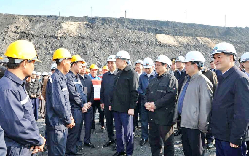 Tổng B&iacute; thư T&ocirc; L&acirc;m động vi&ecirc;n, ch&uacute;c Tết c&ocirc;ng nh&acirc;n ng&agrave;nh Than - Ảnh 3.