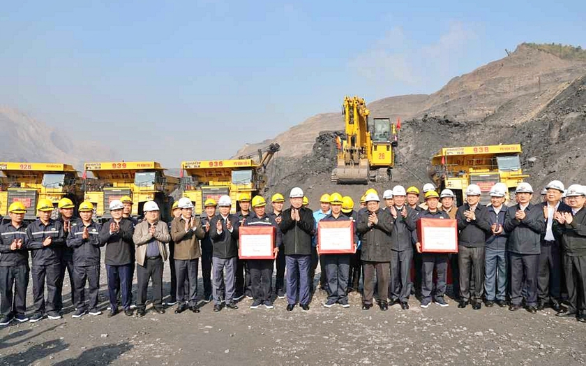 Tổng B&iacute; thư T&ocirc; L&acirc;m động vi&ecirc;n, ch&uacute;c Tết c&ocirc;ng nh&acirc;n ng&agrave;nh Than - Ảnh 6.