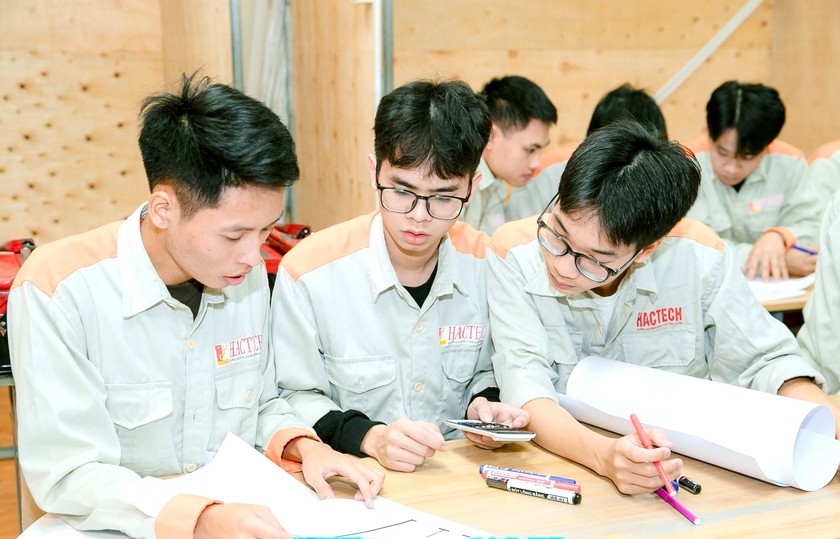 Bộ Giáo dục và Đào tạo xây dựng đề án trường chất lượng cao, đề xuất mở rộng phạm vi sang trường ngoài công lập - Ảnh 1.