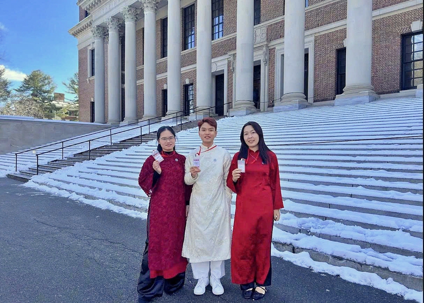 Ba gương mặt trẻ Việt Nam góp tiếng nói tại hội nghị học thuật Harvard - Ảnh 2.