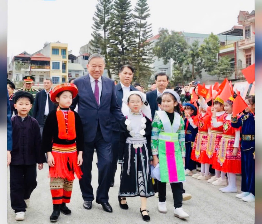 Tổng B&iacute; thư T&ocirc; L&acirc;m gặp mặt, n&oacute;i chuyện với nh&acirc;n d&acirc;n c&aacute;c d&acirc;n tộc tỉnh Cao Bằng - Ảnh 15.