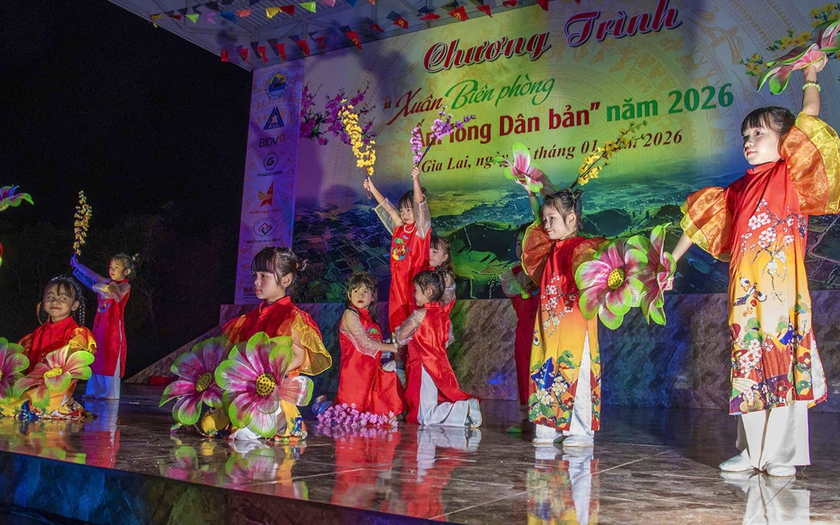 "Xuân Biên phòng ấm lòng dân bản" tại xã có 14 dân tộc - Ảnh 2.