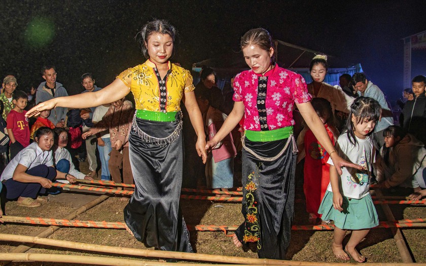 "Xuân Biên phòng ấm lòng dân bản" tại xã có 14 dân tộc - Ảnh 4.