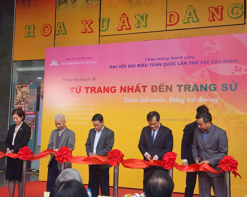 "Từ trang b&aacute;o đến trang sử", k&yacute; ức b&aacute;o ch&iacute; h&ograve;a c&ugrave;ng m&ugrave;a xu&acirc;n d&acirc;n tộc - Ảnh 1.