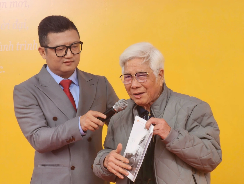 "Từ trang b&aacute;o đến trang sử", k&yacute; ức b&aacute;o ch&iacute; h&ograve;a c&ugrave;ng m&ugrave;a xu&acirc;n d&acirc;n tộc - Ảnh 4.