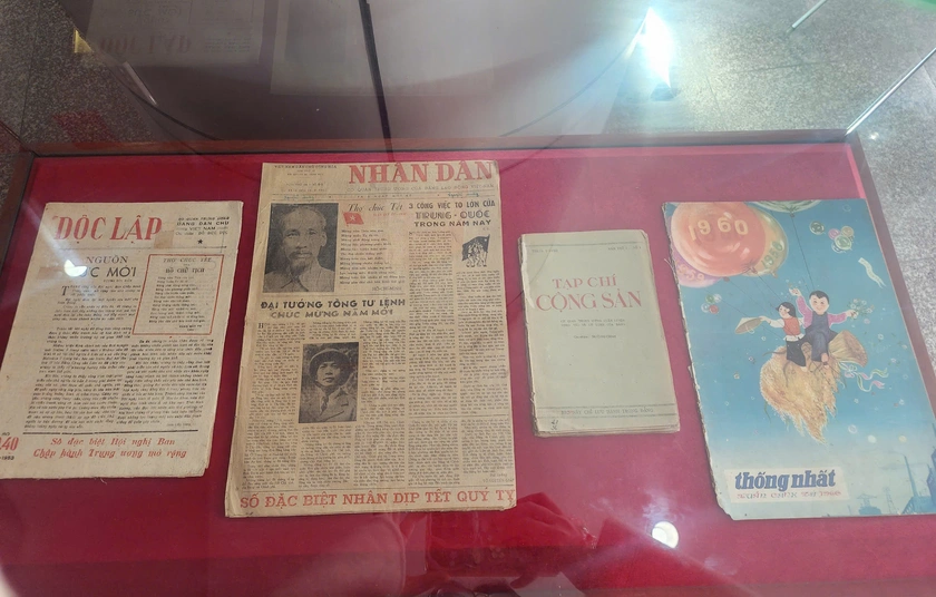 "Từ trang b&aacute;o đến trang sử", k&yacute; ức b&aacute;o ch&iacute; h&ograve;a c&ugrave;ng m&ugrave;a xu&acirc;n d&acirc;n tộc - Ảnh 7.