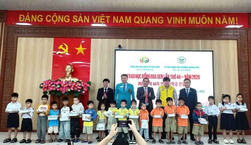 Trao 85 suất học bổng Hoa Sen cho học sinh c&oacute; ho&agrave;n cảnh kh&oacute; khăn, vượt kh&oacute;, học tốt tại phường Quảng Ph&uacute;, Đ&agrave; Nẵng  - Ảnh 3.
